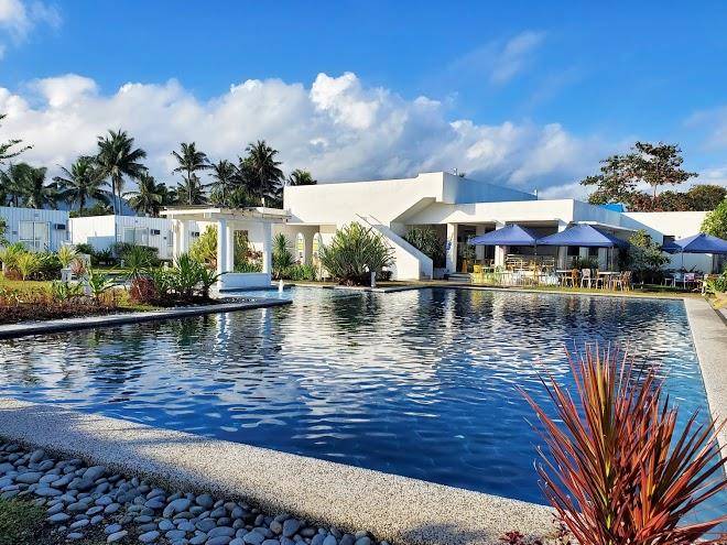 Cube hotel baler