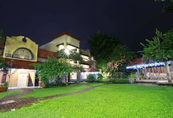 Hotel Gracelane Image