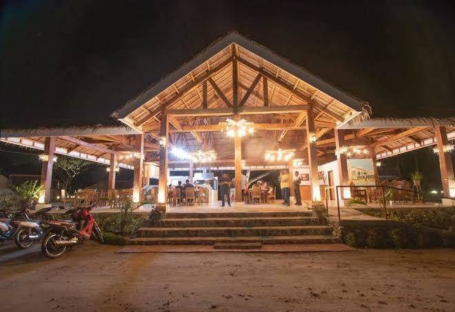 The acacia glamping park
