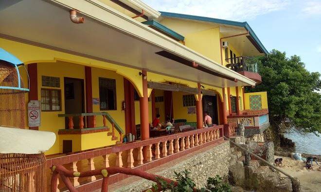 Red parrot inn