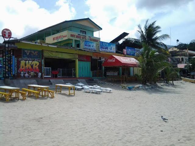White beach hotel bar & restaurant