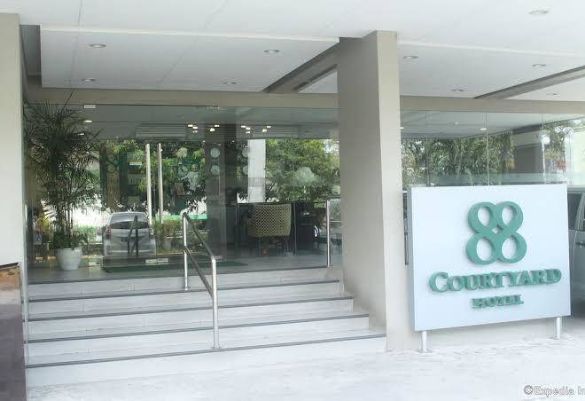 88 courtyard hotel