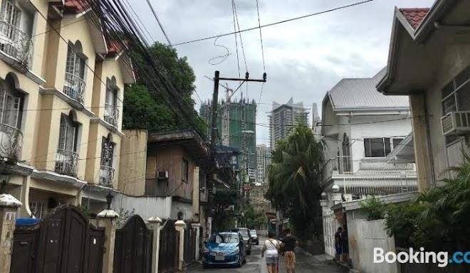 Lions den backpackers manila