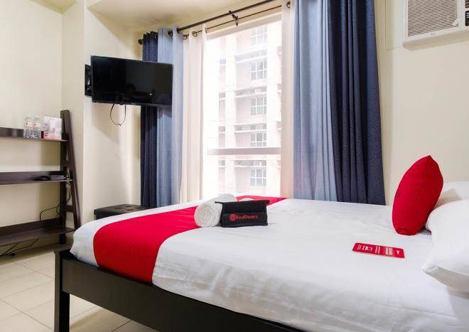 Reddoorz plus pioneer woodlands mandaluyong