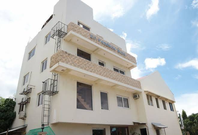 Candice lucy hotel