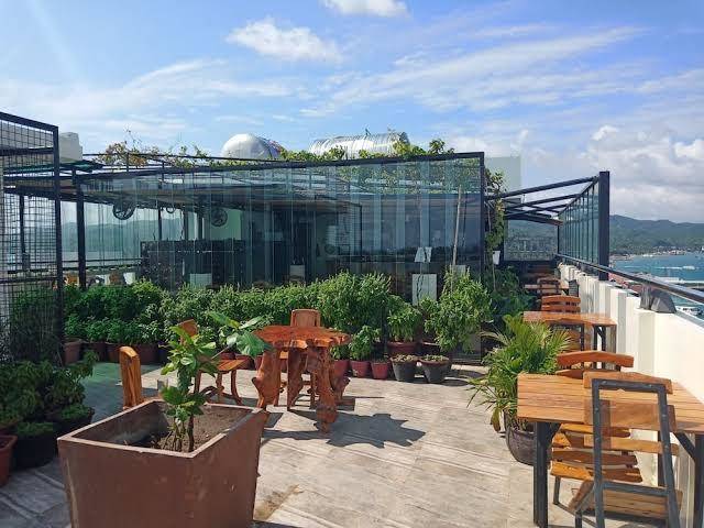 Navarro hotel caticlan