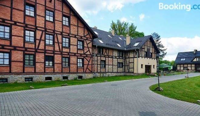 Zamek kliczkow folwark ksiazecy