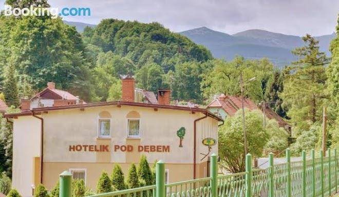Hotel pod debem