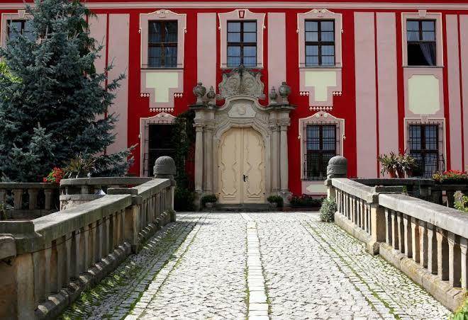 Palac Warmatowice Sienkiewiczowskie Image