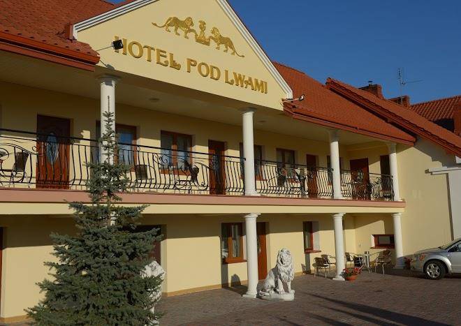 Hotelik pod lwami