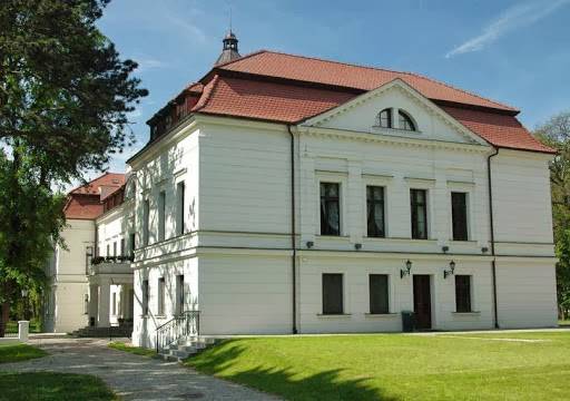 Wiejce palace estate