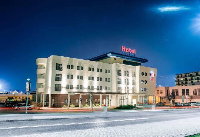 Hotel swing