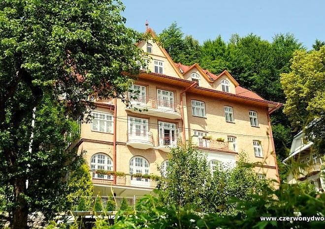 Pensjonat czerwony dwor