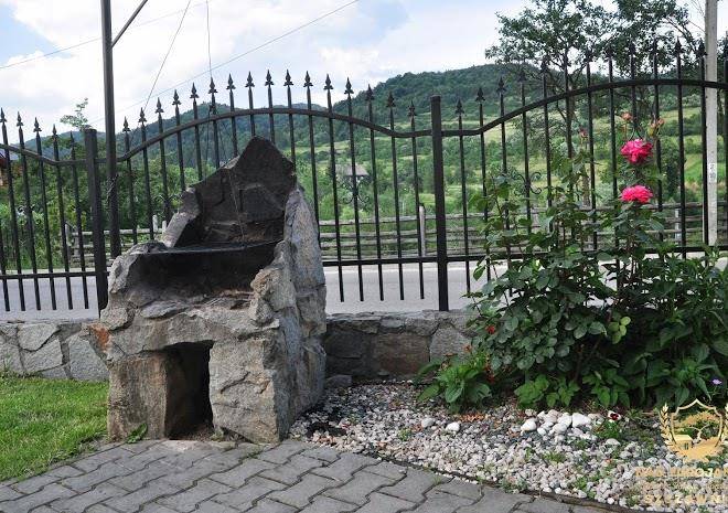 Domek zolty nad zdrojami