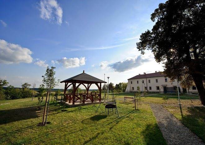 Dom rekolekcyjny sw norberta klasztor w hebdowie