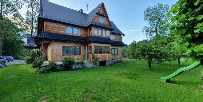Na pukancu pokoje goscinne z bali drewnianych
