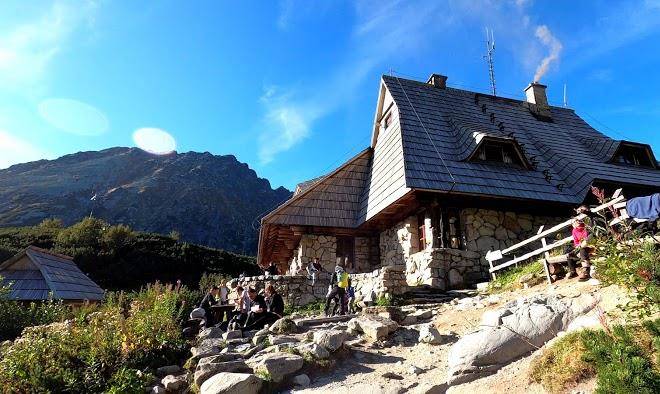 Schronisko Pttk W Dolinie Pieciu Stawow Polskich Image