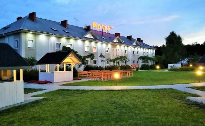 Tirest hotel restauracja parking
