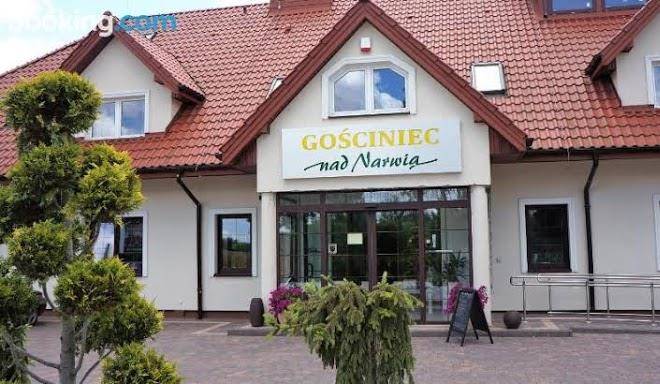 Gosciniec nad narwia