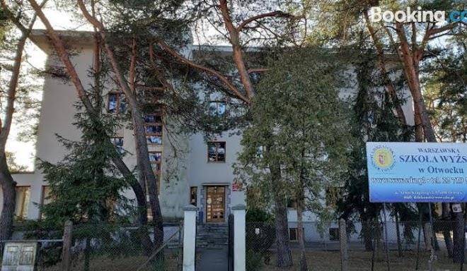 Pokoje goscinne warszawskiej szkoly wyzszej z siedziba w otwocku