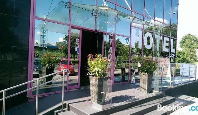 Glass hotel restauracja