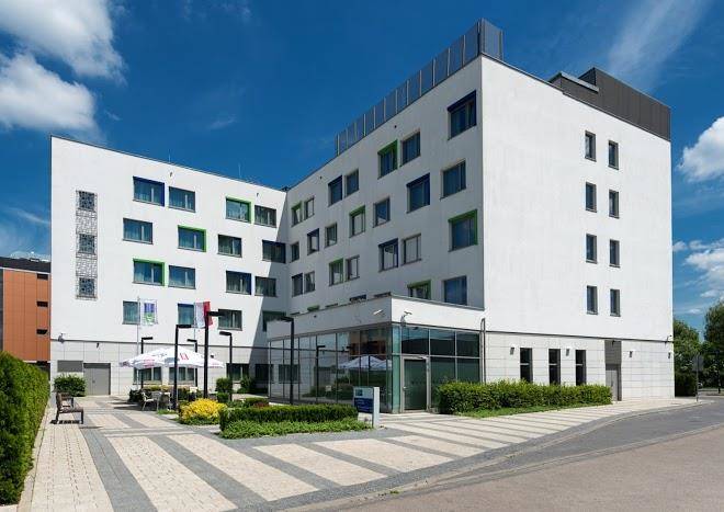 Holiday inn express warsaw airport