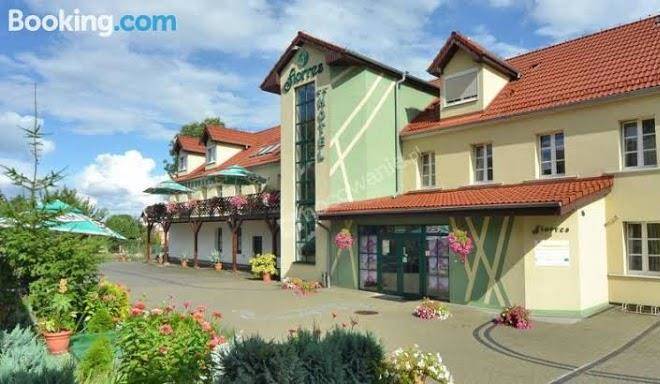 Centrum restauracyjno hotelowe florres