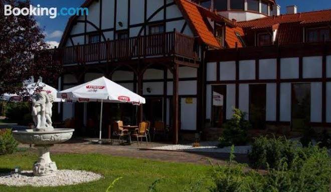 Hotel I Restauracja Karolinka Image