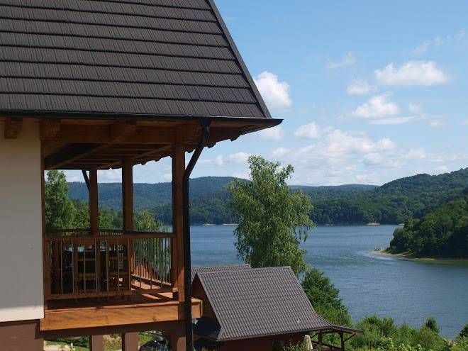 Swierkowe chatki nad solina