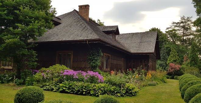 Dwor Trzesniow Image