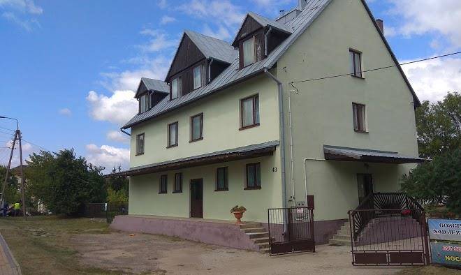 Gosciniec nad jeziorem