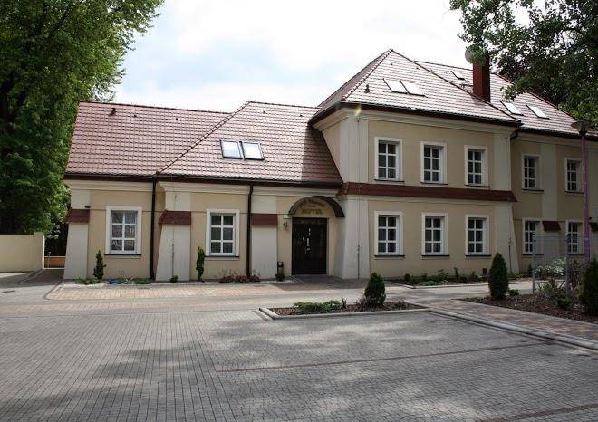 Hotel i restauraja pod filarami