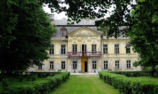 The palace at naklo