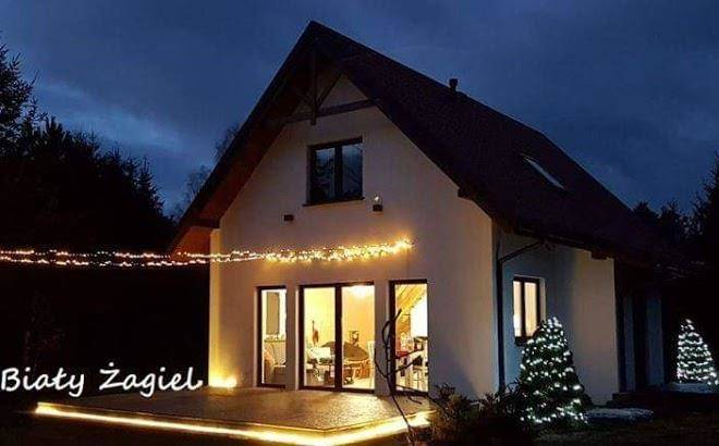 Bialy zagiel dom do wynajecia pluski
