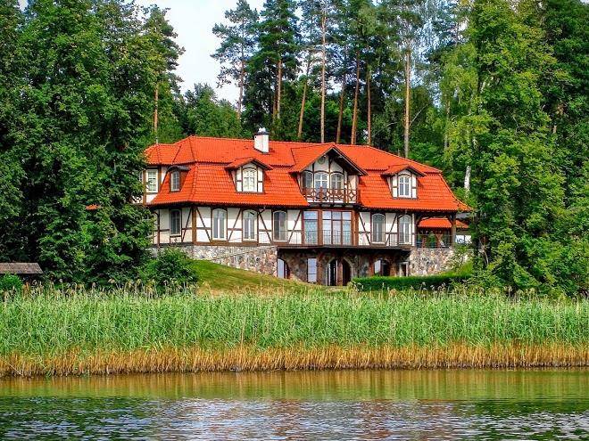 Dworek nad jeziorem