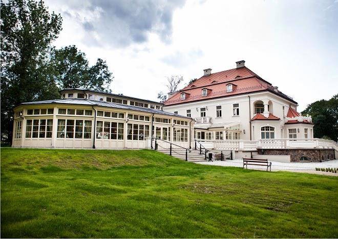 Palace in tlokinia koscielna