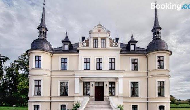Palac w orli pokoje restauracja osrodek szkoleniowy