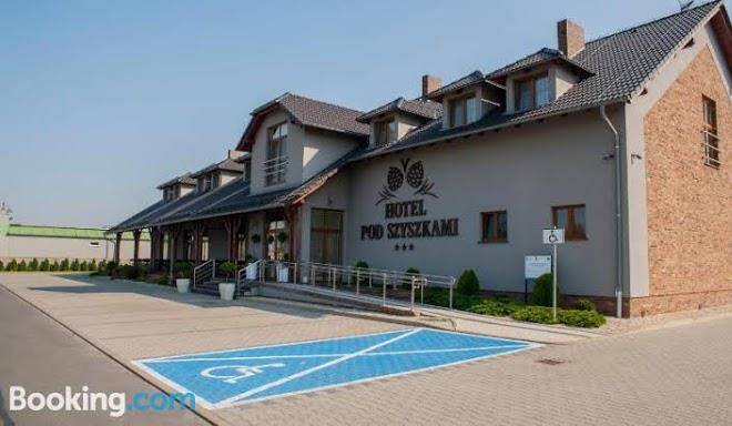 Pod szyszkami