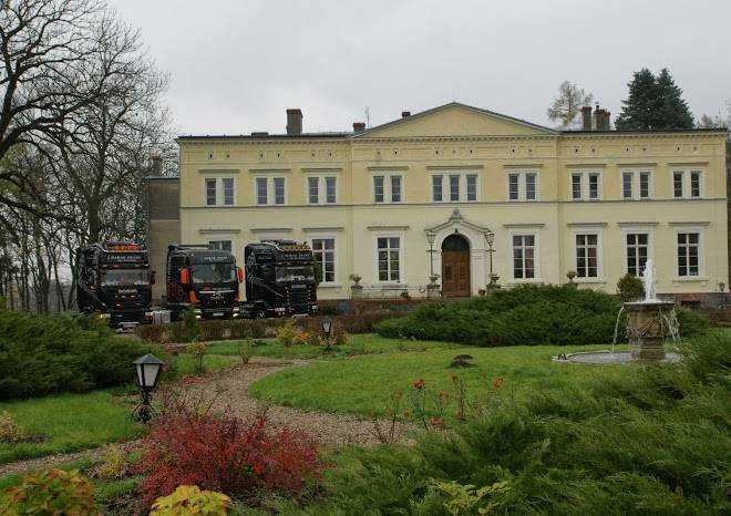 Kwilecki zespol palacowo parkowy