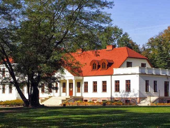 Dwor stary chotow restauracja hotel