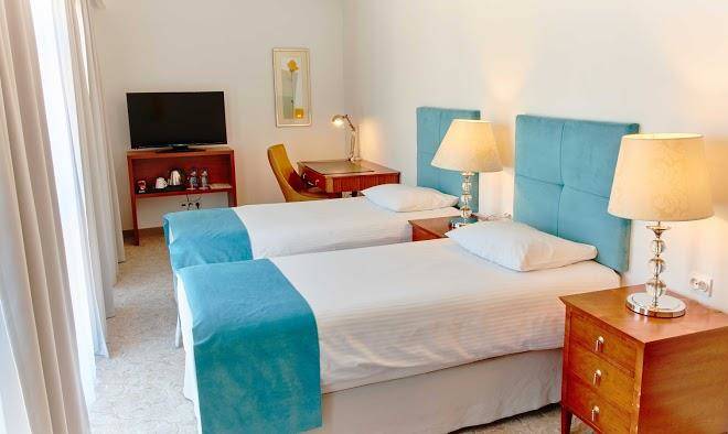 Hotel srodka