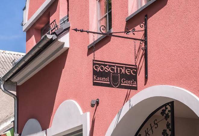 Gosciniec kasztel u gostla