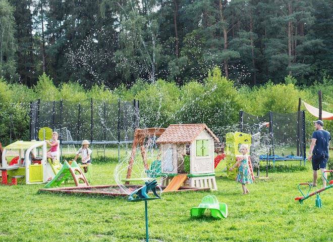 Domki letniskowe i przystan wedkarska na splawiu