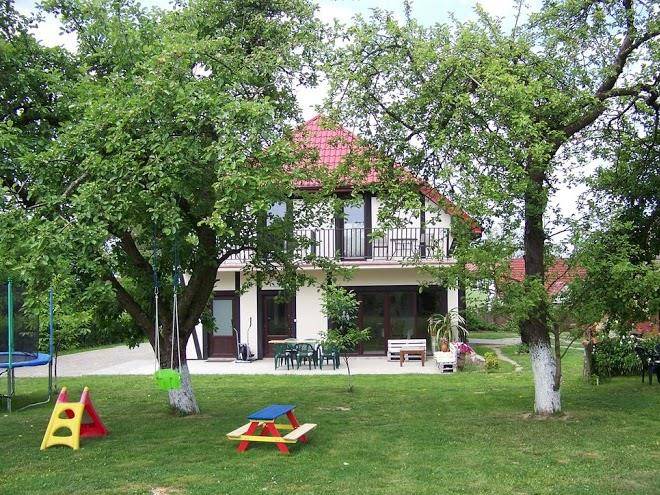 W Jabloniowym Sadzie Image