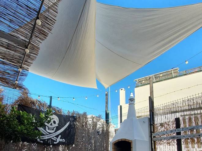 Pirate backpackers faro