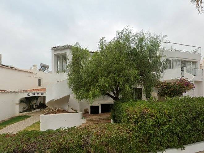 Ad hus on carvoeiro