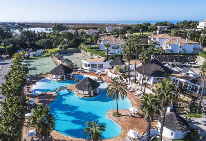 Encosta do lago resort club