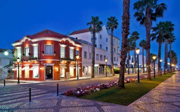 Cascais terrace fruit point