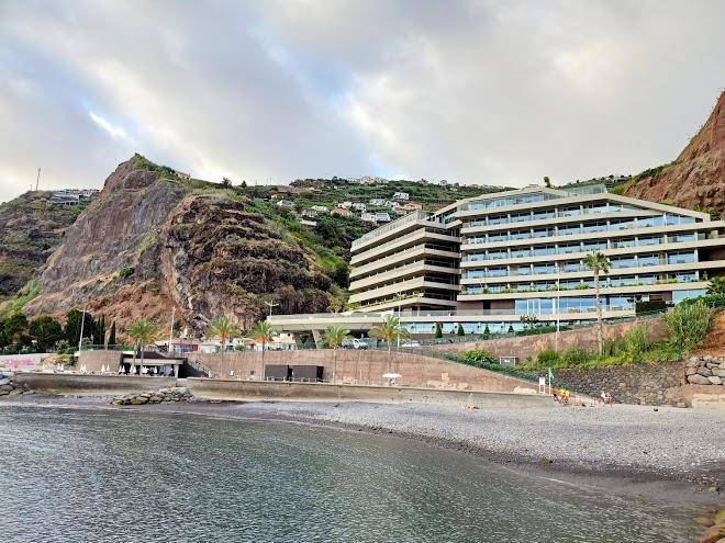 Cliff top location peaceful superb seaview