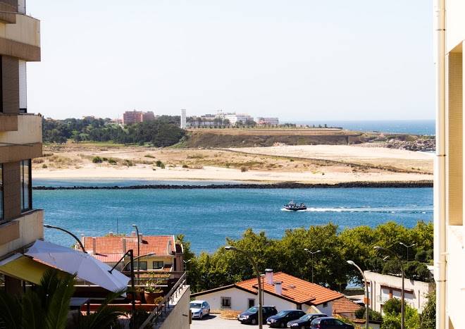 Liiiving in porto foz river view